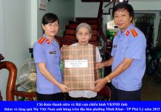 Chi đoàn thanh niên đi thăm và tặng quà Mẹ Việt Nam anh hùng trên địa bàn phường Minh Khai - Phủ Lý - Hà Nam