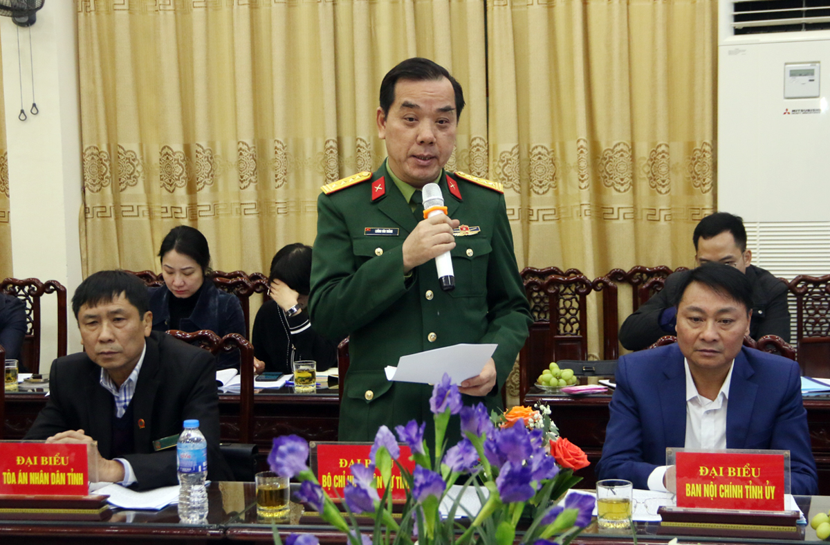 Lãnh đạo Bộ Chỉ huy Quân sự tỉnh tham luận tại hội nghị