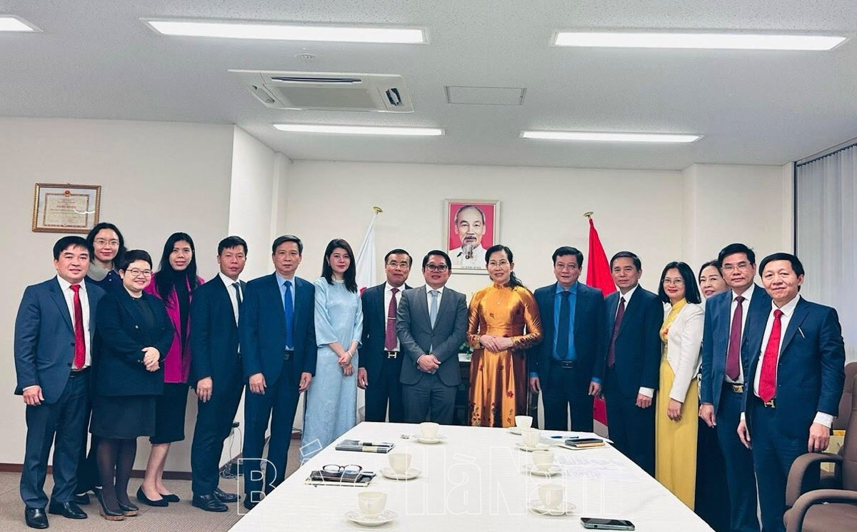 Đồng chí Bí thư Tỉnh uỷ Lê Thị Thủy thăm và làm việc với Tổng Lãnh sự quán Việt Nam tại Osaka, Nhật Bản